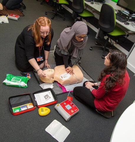 Students in a Medicine Life Support session